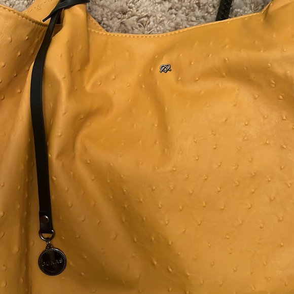 GUNAS - Picture 2 of 6